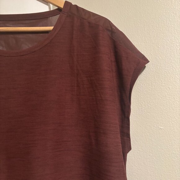 Old Navy Active Breathe on Loose Mesh Go Dry workout cropped top SZ: Large - Picture 4 of 10